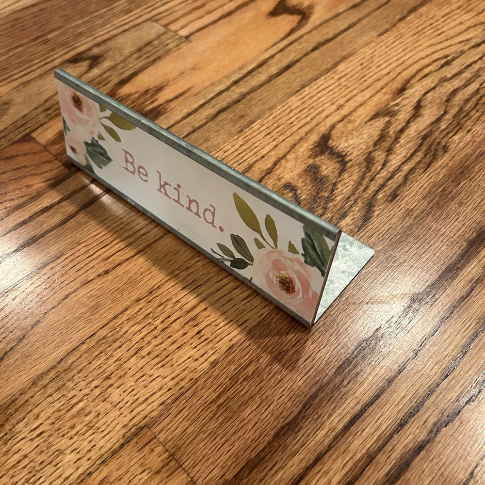 Floral 'Be Kind' Desk Sign
